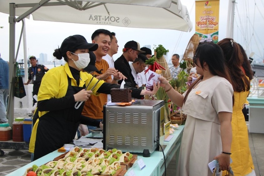 thưởng thức và mua sắm tại lễ hội ẩm thực quốc tế