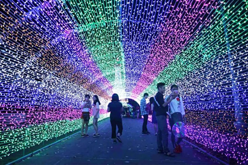 Mê cung ánh sáng và các mô hình đèn lồng khổng lồ