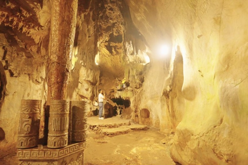 Thạch nhũ tự nhiên hình Đức Quán Thế Âm