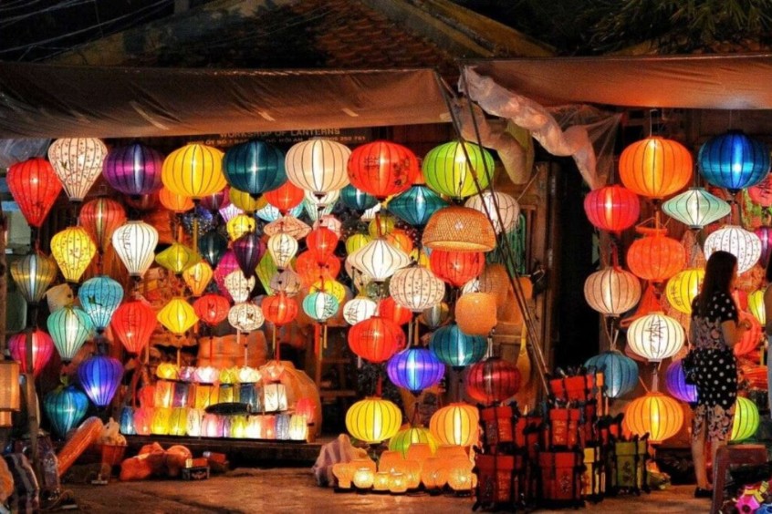 Phố cổ Hội An lung linh ánh đèn lồng