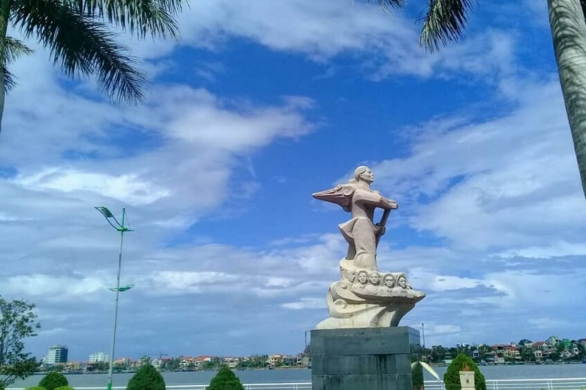 Tượng đài Mẹ Suốt - Biểu tượng của lòng dũng cảm và kiên cường nơi đất Quảng Bình