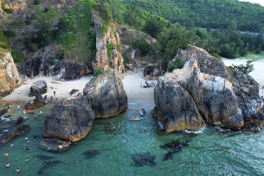 Khám phá Bãi Đá Nhảy - Nơi sóng vỗ, đá reo, cảnh sắc mê hoặc lòng người