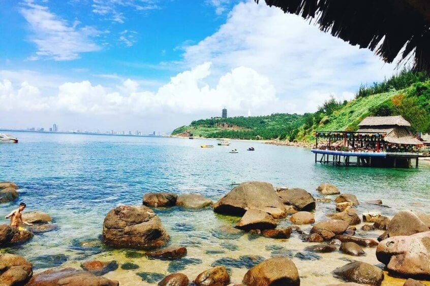 Bãi tắm Rạng - Nơi nắng vàng biển xanh hòa quyện