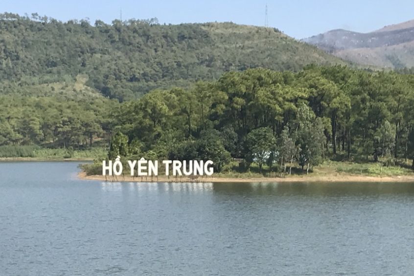 Dạo thuyền trên Hồ Yên Trung, tận hưởng không khí trong lành