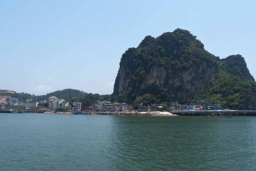 Huyền thoại Núi Bài Thơ - Nơi lịch sử in dấu trên từng vách đá