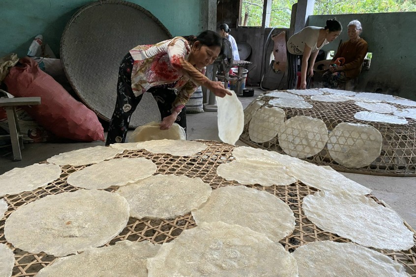 đôi tay khéo léo của người thợ bánh