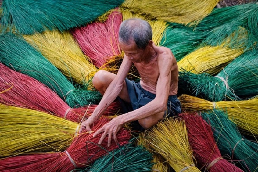 nghệ nhân dệt chiếu