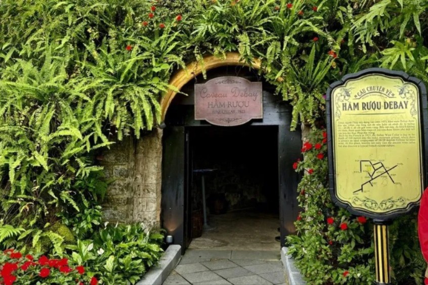 Khám phá hầm rượu cổ ở Bà Nà Hills 