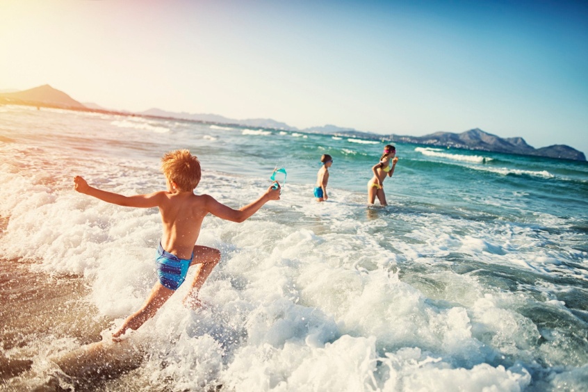 tắm biển phạm văn đồng