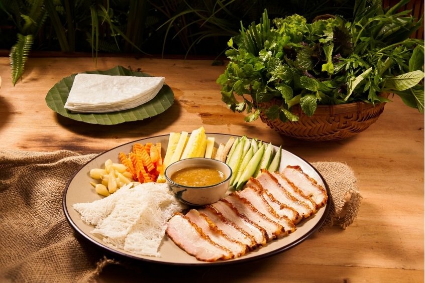 Quán Đông bánh tráng cuốn thịt heo Đà Nẵng