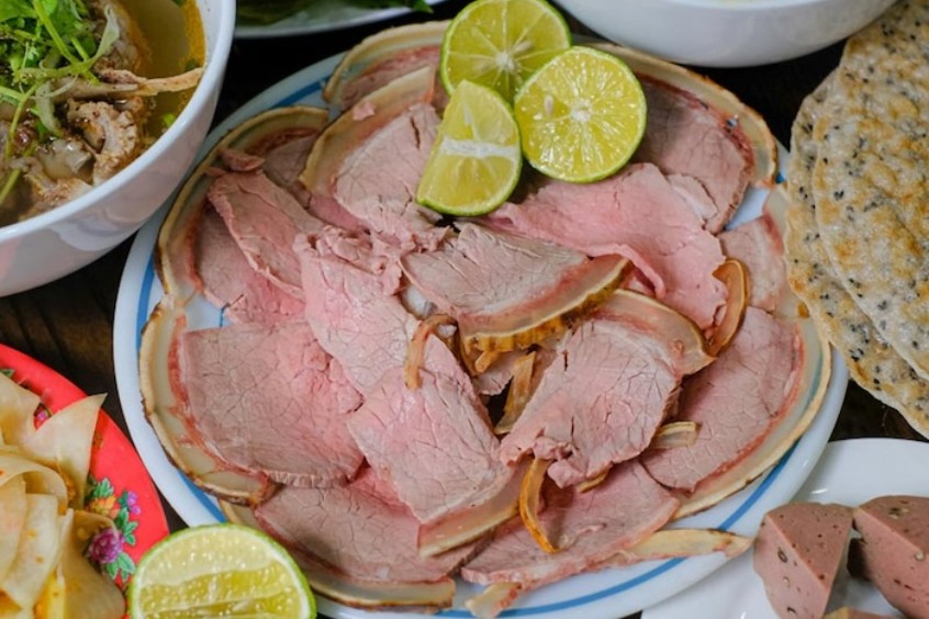 thịt bê ngọt và ăn rất hợp với bánh tráng