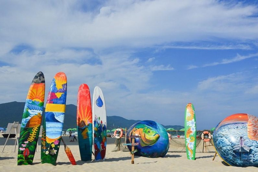 Lướt sóng biển Mỹ Khê