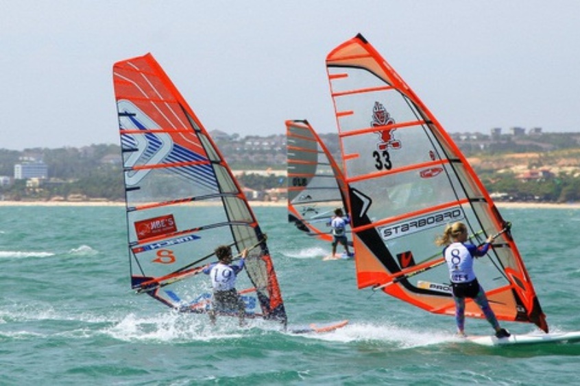 Lướt Ván Buồm biển mỹ khê