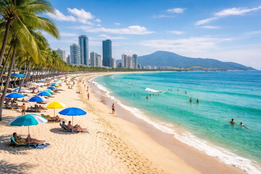 Bãi biển Mỹ Khê – đại diện tiêu biểu cho cảnh đẹp biển Đà Nẵng trong xanh