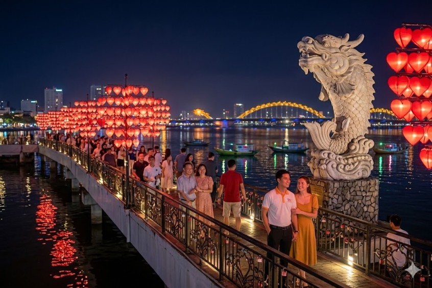 Cầu Tình Yêu và tượng Cá Chép Hóa Rồng – khung cảnh Đà Nẵng lãng mạn về đêm