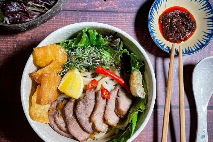 quán cao lầu phố hội