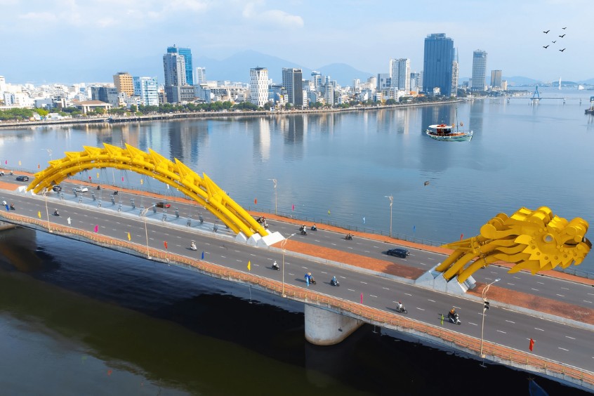 Di chuyển từ cầu rồng ra biển