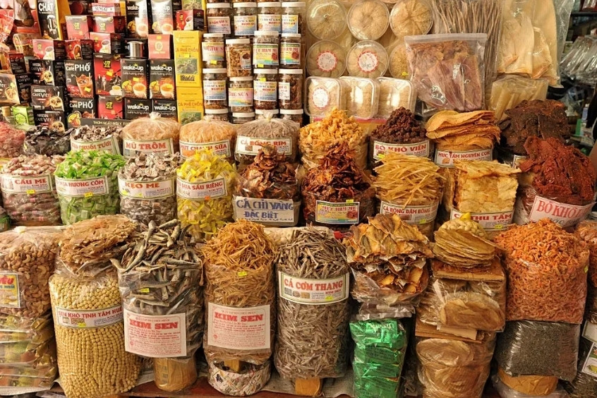 Khám phá bên trong chợ