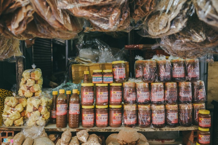 Đóng gói nhiều lớp, dùng hộp nhựa kín để hạn chế mùi, thuận tiện mang theo khi đi máy bay hoặc xe khách