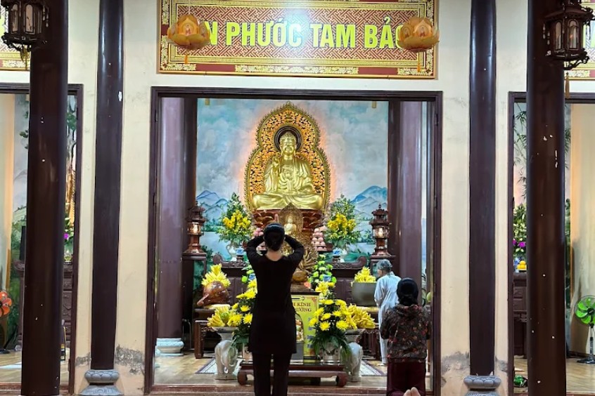 dâng hương cầu bình an