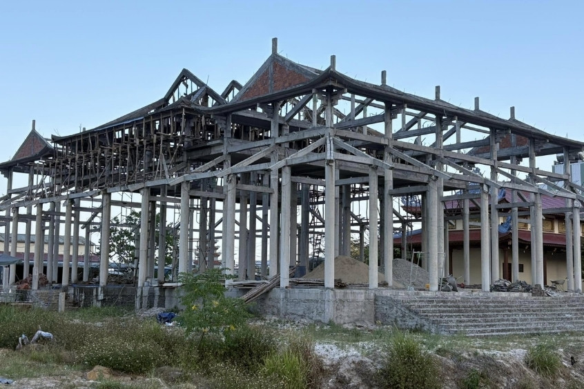 chánh điện đang tu sửa