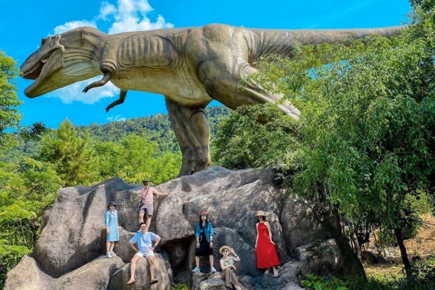 Các mô hình khủng long sống động như thật mang đến hành trình khám phá kỳ thú cho mọi du khách