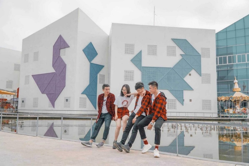 Du khách có thể thoải mái tham quan và chụp ảnh tại các khu vực ngoài trời mà không tốn phí