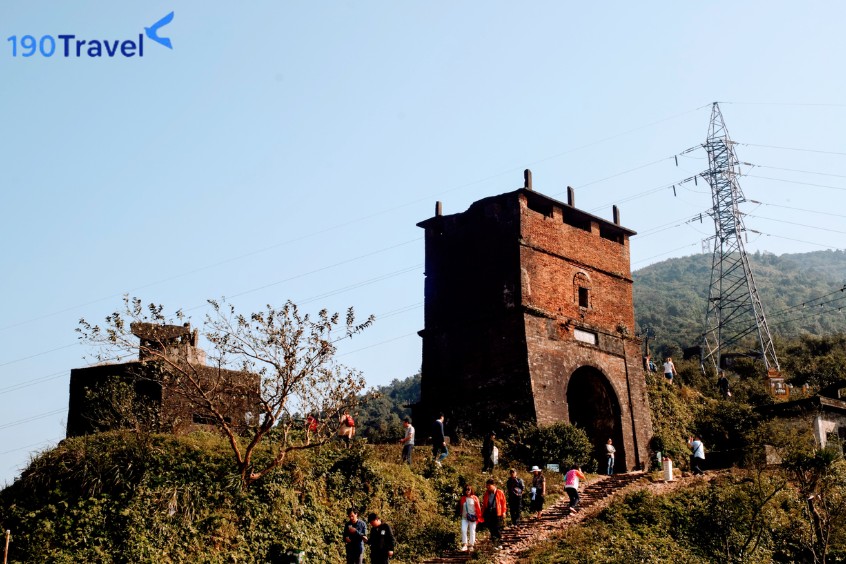 lô cốt và trạm radar 