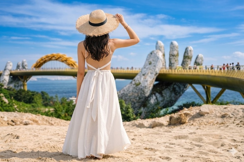 Outfit mùa nắng Đà Nẵng: Trang phục mỏng nhẹ, váy maxi và quần short cực “ăn ảnh”