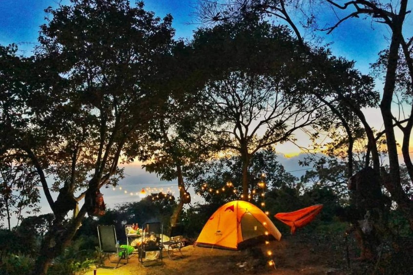 Vẻ đẹp hùng vĩ của Đèo Hải Vân, điểm cắm trại lý tưởng với tầm nhìn hướng ra biển xanh