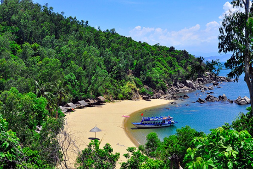 Bãi Cát Vàng – Điểm hẹn lý tưởng cho những cuộc vui