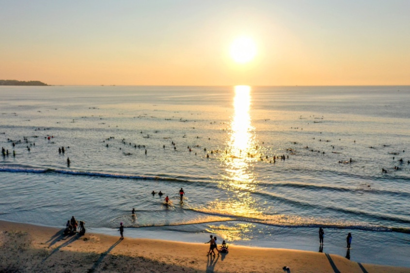 Hoàng hôn tại Bãi biển Mỹ Khê – điểm check-in không thể bỏ lỡ ngày đầu tiên