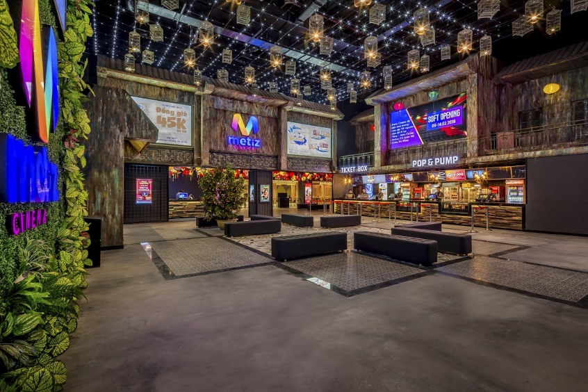 Không gian kiến trúc Indochine cổ điển đầy ấn tượng tại sảnh chờ rạp phim Helio Center Đà Nẵng