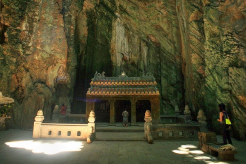hang dương hỏa sơn gây ấn tượng với địa thế tựa núi hướng sông