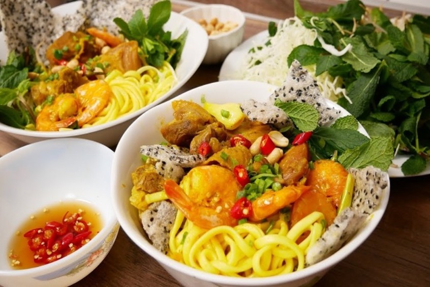 mì quảng món đặc sản địa phương là trải nghiệm không thể bỏ lỡ