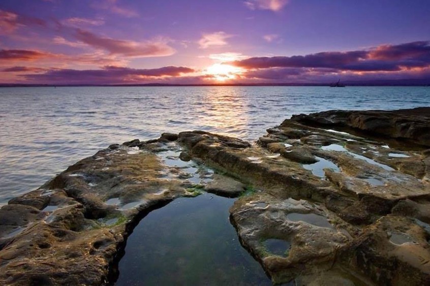 hố nước trên ghềnh đá