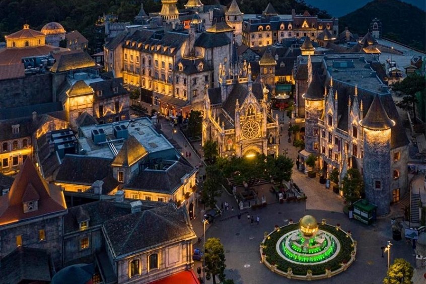 Khách sạn Mercure Danang French Village Bana Hills về đêm - (Nguồn Internet)