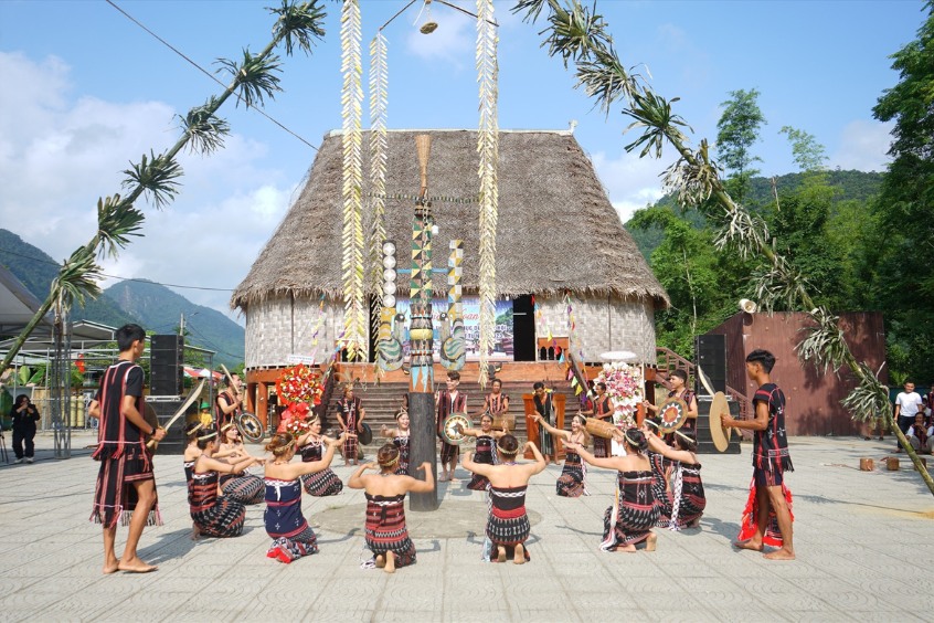 Khám phá văn hóa và điệu múa Tung tung Da dá của dân tộc Cơ Tu