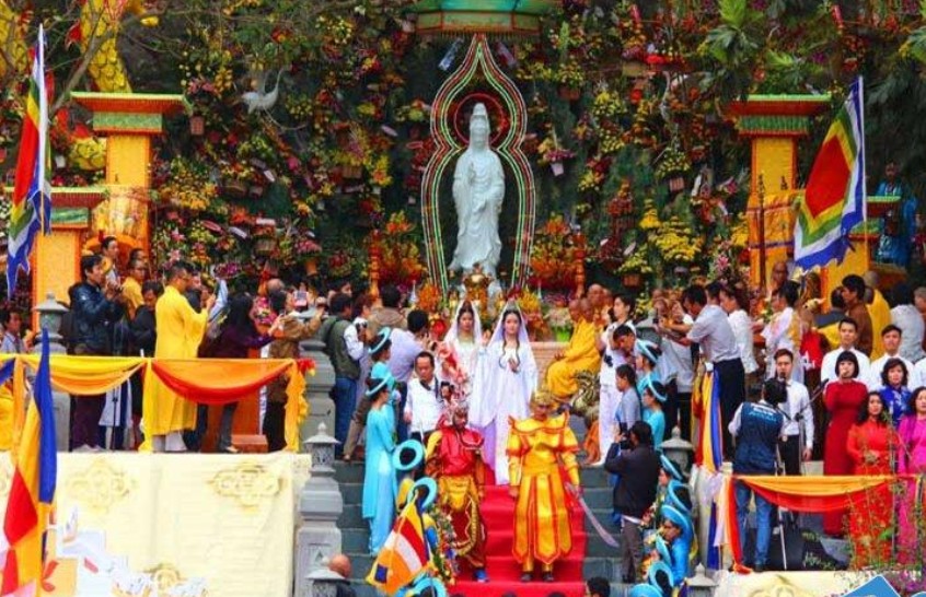 Tham gia lễ hội Quán Thế Âm&nbsp;