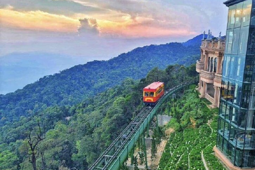 Bạn có thể trải nghiệm chuyến tàu hỏa đến lâu đài