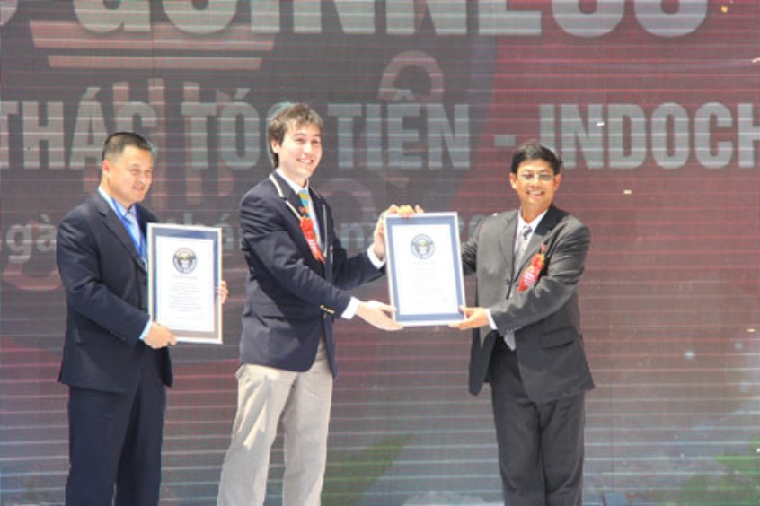 Tổ chức Guinness World Records trao chứng chỉ công nhận tuyến cáp treo thứ 3 của Bà Nà Hills đạt 4 kỷ lục thế giới