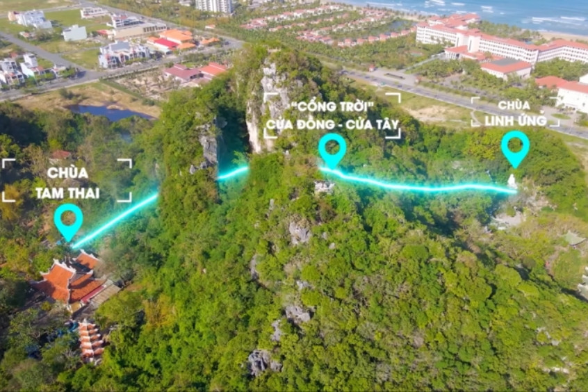 Cổng trời có vị trí nằm giữa Chùa Linh Ứng và chùa Tam Thai 