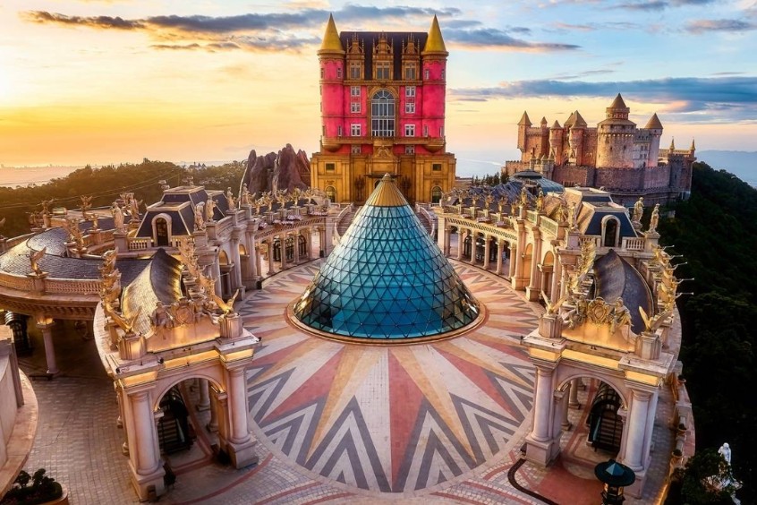 Quảng trường nhật thực nhìn từ trên cao