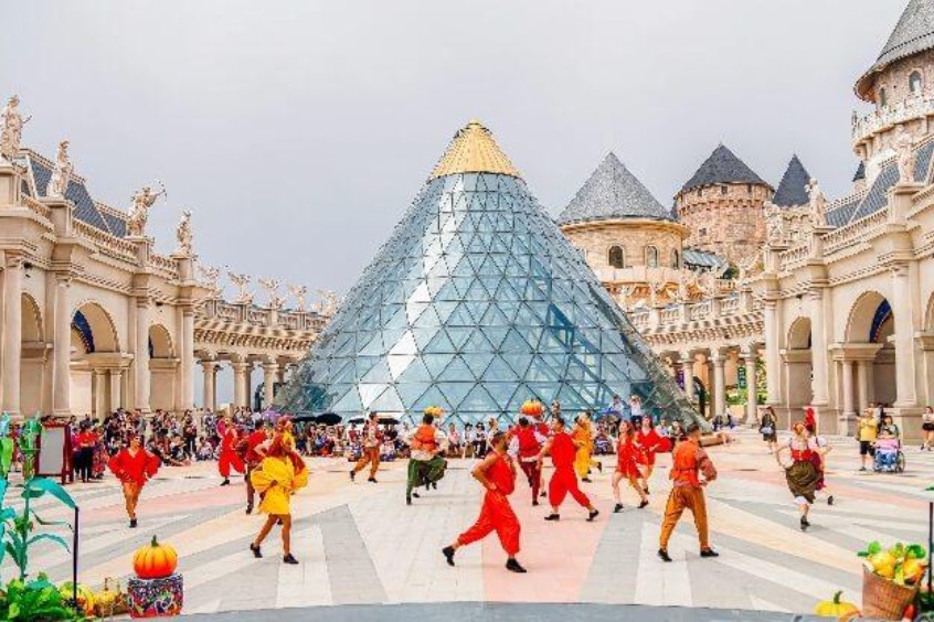 Quảng trường Nhật thực tưng bừng trong màu sắc lễ hội