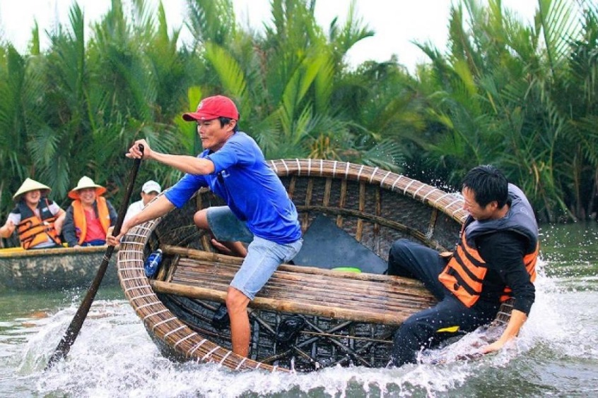 Mãn nhãn với màn múa thúng "cảm giác mạnh"