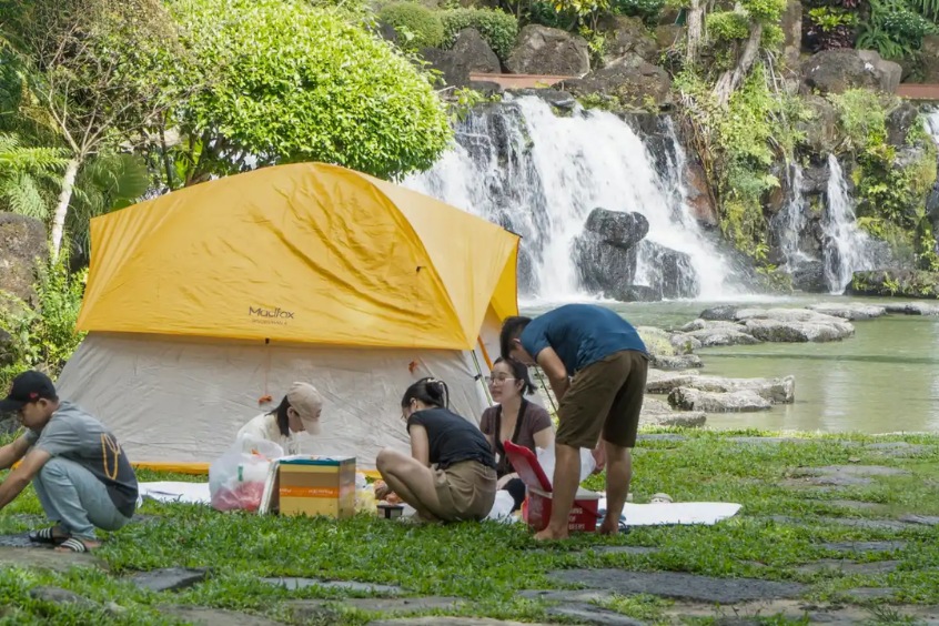 Hoạt động cắm trại tại khu du lịch Suối Mơ Đà Nẵng