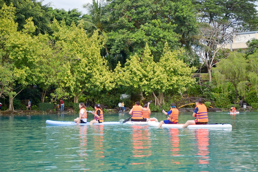 Hoạt động chèo thuyền kayak mang lại sự thư giãn tuyệt đối cho du khách