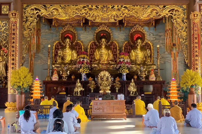 khu vực chánh điện