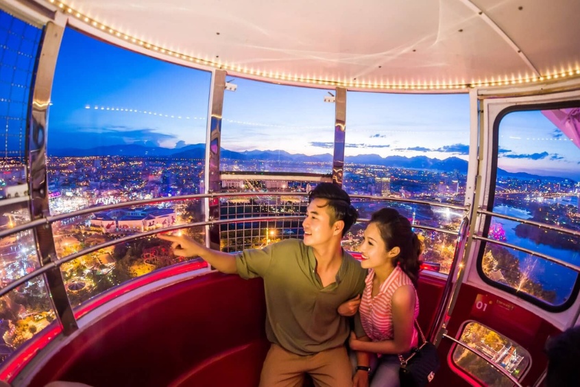 Thu trọn một Đà Nẵng "triệu đô" lung linh ánh đèn từ cabin Sun Wheel