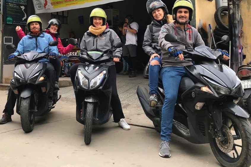 Hành trình đến Yên Retreat là một trải nghiệm băng qua những con đường làng ven sông đầy thơ mộng